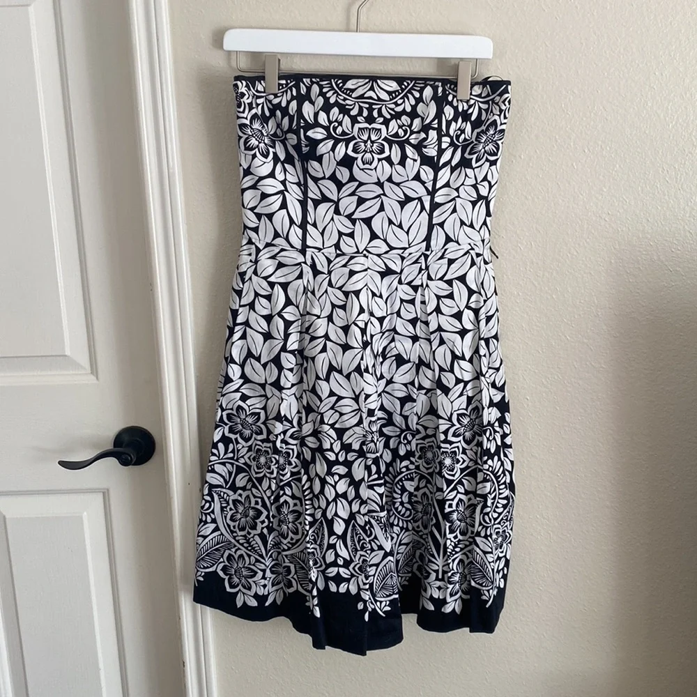 White House Black Market - Size 4 Black & White Floral strapless cocktail dress - Picture 1 of 5